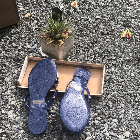 NIB JELLY STUDDED BOW FLIP FLOPS - Picture 3 of 4